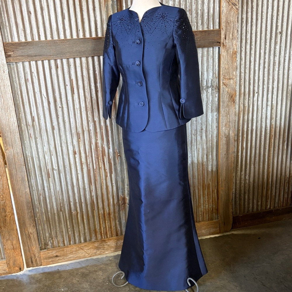 Stunning Lourdes Chavez Navy Blue Formal Suit